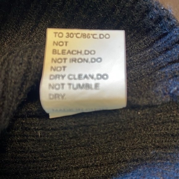 SHEIN Cropped Turtleneck Sweater Size M - Picture 5 of 5